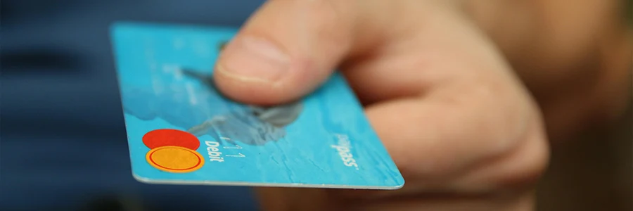 Aprende a diferenciar las tarjetas de débito y de crédito evitando endeudarte