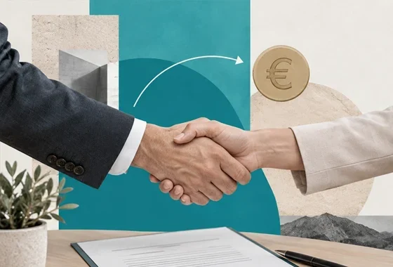Dos personas cerrando un acuerdo de préstamo entre particulares con una moneda de euro de fondo.
